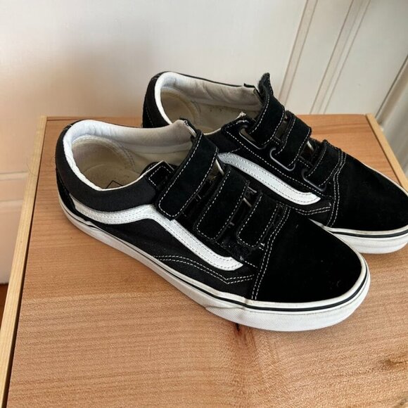 Vans Black Velcro Old Skool V Sneakers | Size 8.5 Men & 10 Women - Picture 3 of 6